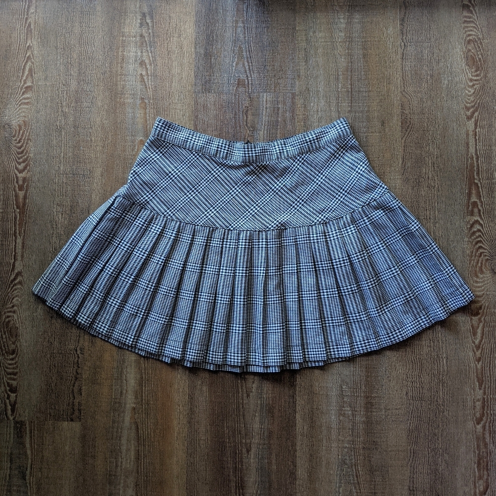 Houndstooth Plaid Pleated Mini Skirt